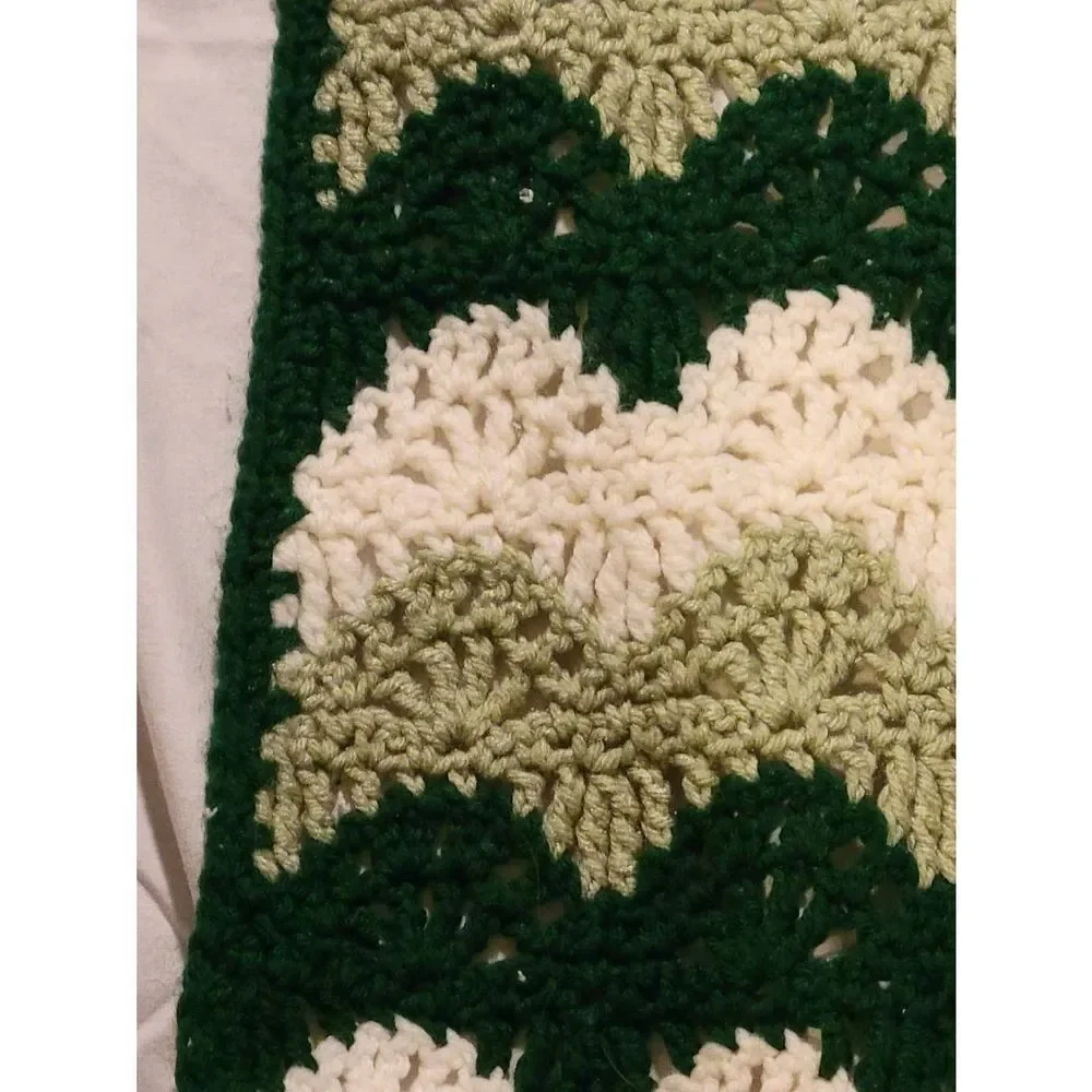 Vintage Afghan Handmade Crochet Throw Blanket Green‎ White 57 x48in